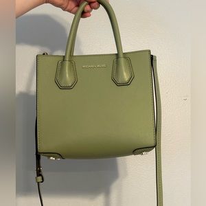 Green mid-size Michael Kors crossbody 🤍